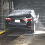 mycie czarnego auta